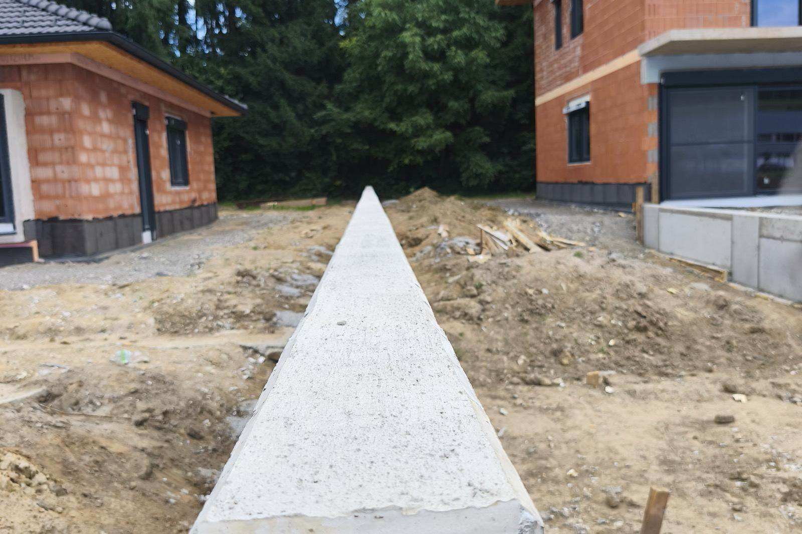 Betonski podporni zid in škarpa v Mariboru